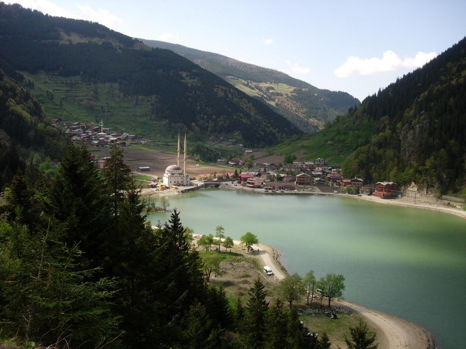 Uzungl [Emel Gkta]